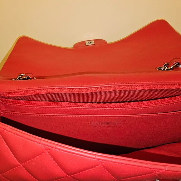CHANEL jumbo lambskin red bag - Picture 8 of 8